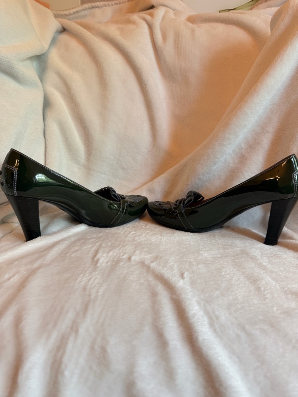 Tod's Olive Green Patent Kiltie Buckle Pumps - Picture 9 of 9